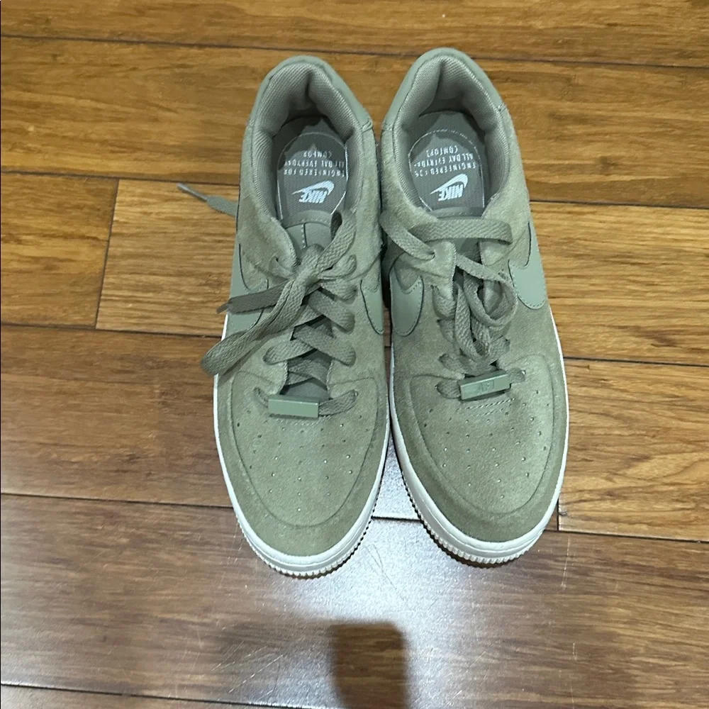 Nike Women's Air Force 1 Sage Low sneakers 7 US - Picture 4 of 6
